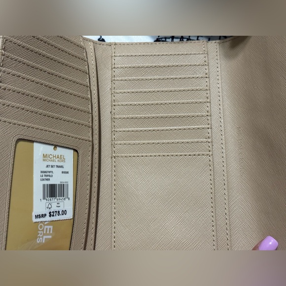 Brand new Michael Kors set - Picture 3 of 9